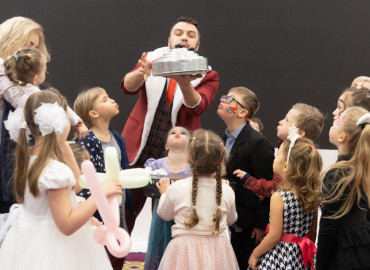 В Петербурге организовали новогоднюю «Елку ангелов» для 58 детей с ограниченными возможностями здоровья
